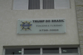 gallery/painel de vidro jateado e adesivado com recortes